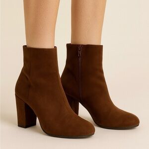 Christian Siriano Women’s Size 5 Brown Suede Block Heel Ankle Boots(B75)”✨